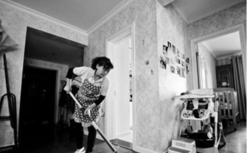 北京保姆月入過(guò)萬(wàn)背后 光環(huán)與現(xiàn)實(shí)的交織